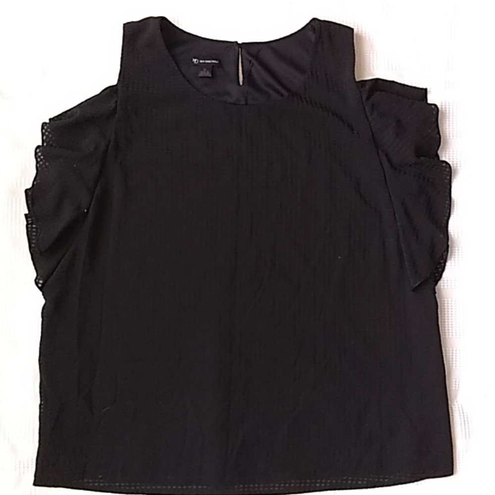 New Direction Black blouse with ruffle sleeve